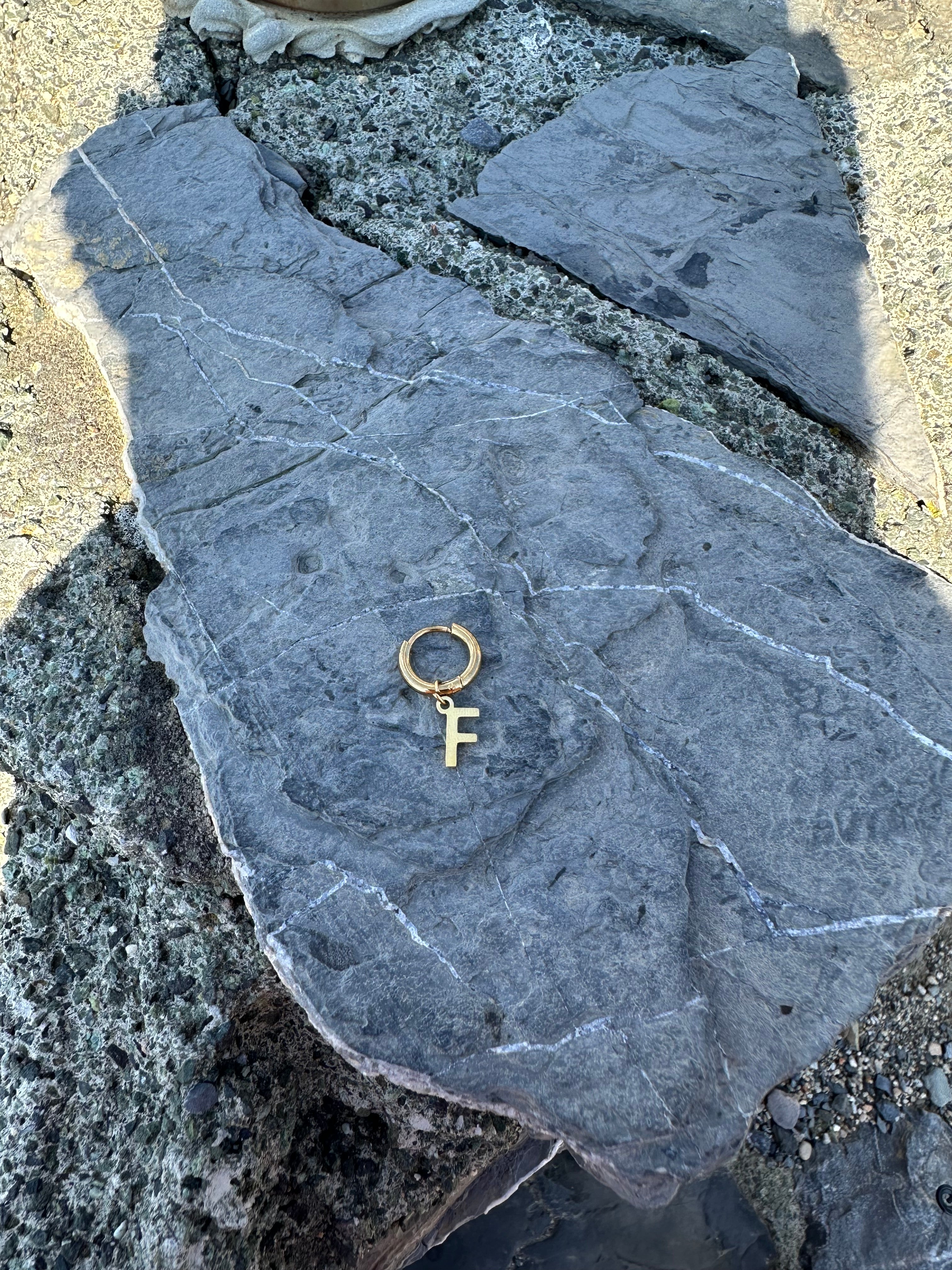 Orecchino LETTERA